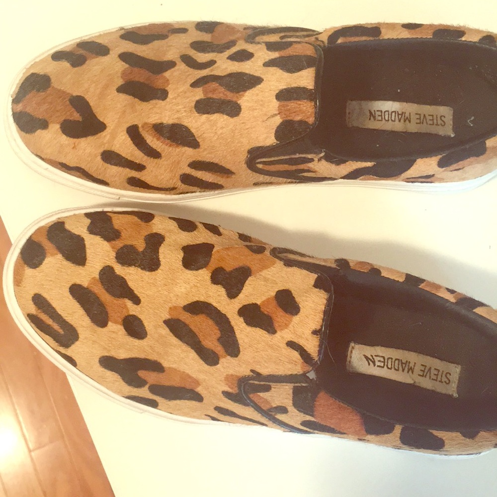 Steve Madden “Ecentric” Leopard slip on size 6